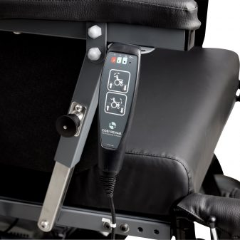Cobi Cruise bariatrisk komfortkørestol close up joystick