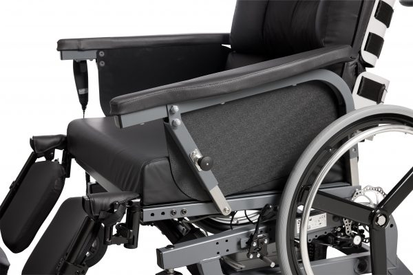 Cobi Cruise bariatrisk komfortkørestol sænket armlæn
