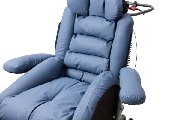 Kamille Komfortkørestol med armlæn vinklet ud