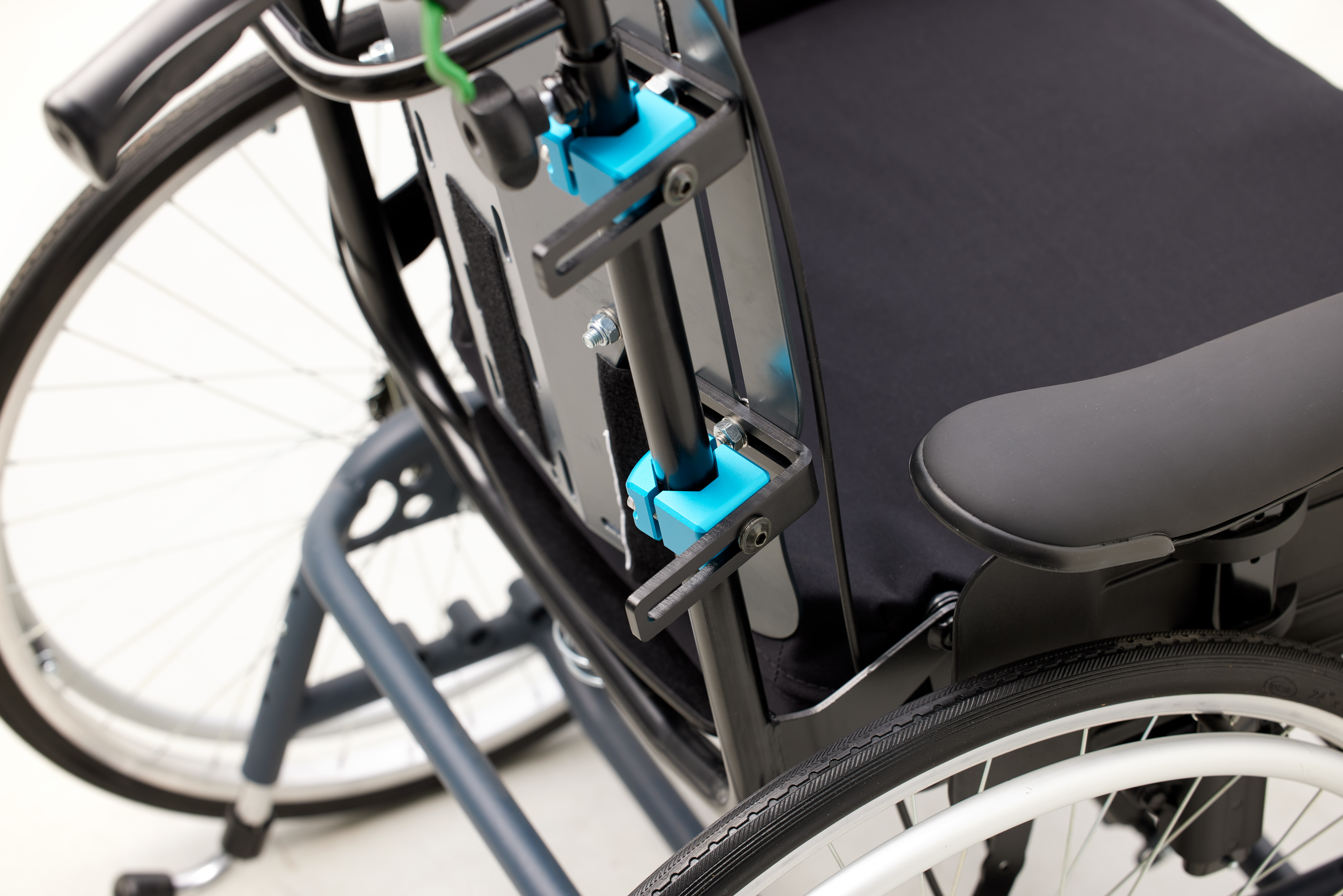 Beslag Kamille ryg til mange typer af kørestole, elektriske som manuelle. Kamille Back Support.